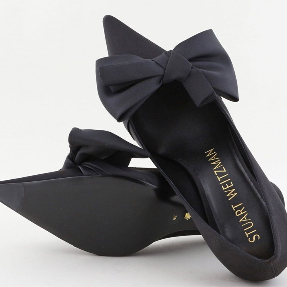Stuart Weitzman love knot black pump in excellent condition size 8.5. - Picture 2 of 8